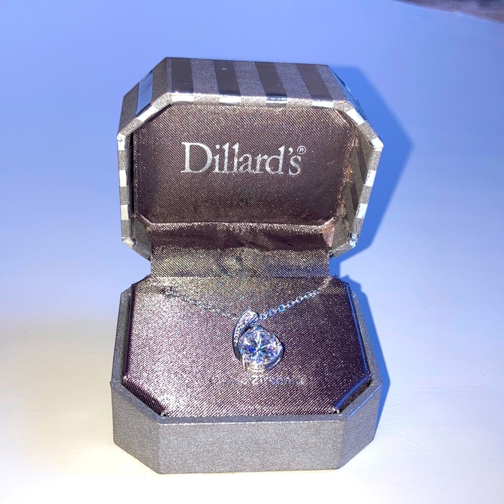 Dillards cubic zirconia necklace never been worn
